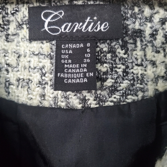 Cartise Cropped Blazer – Size 8 Canada / Size 6 US – Silver/Cream - Picture 4 of 5